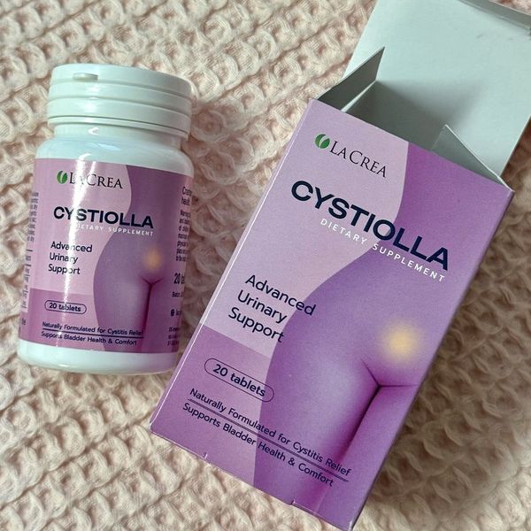 Cystiolla doboz és tablettás üveg, a címkén 20 tabletta felirat és gyümölcsmotívum